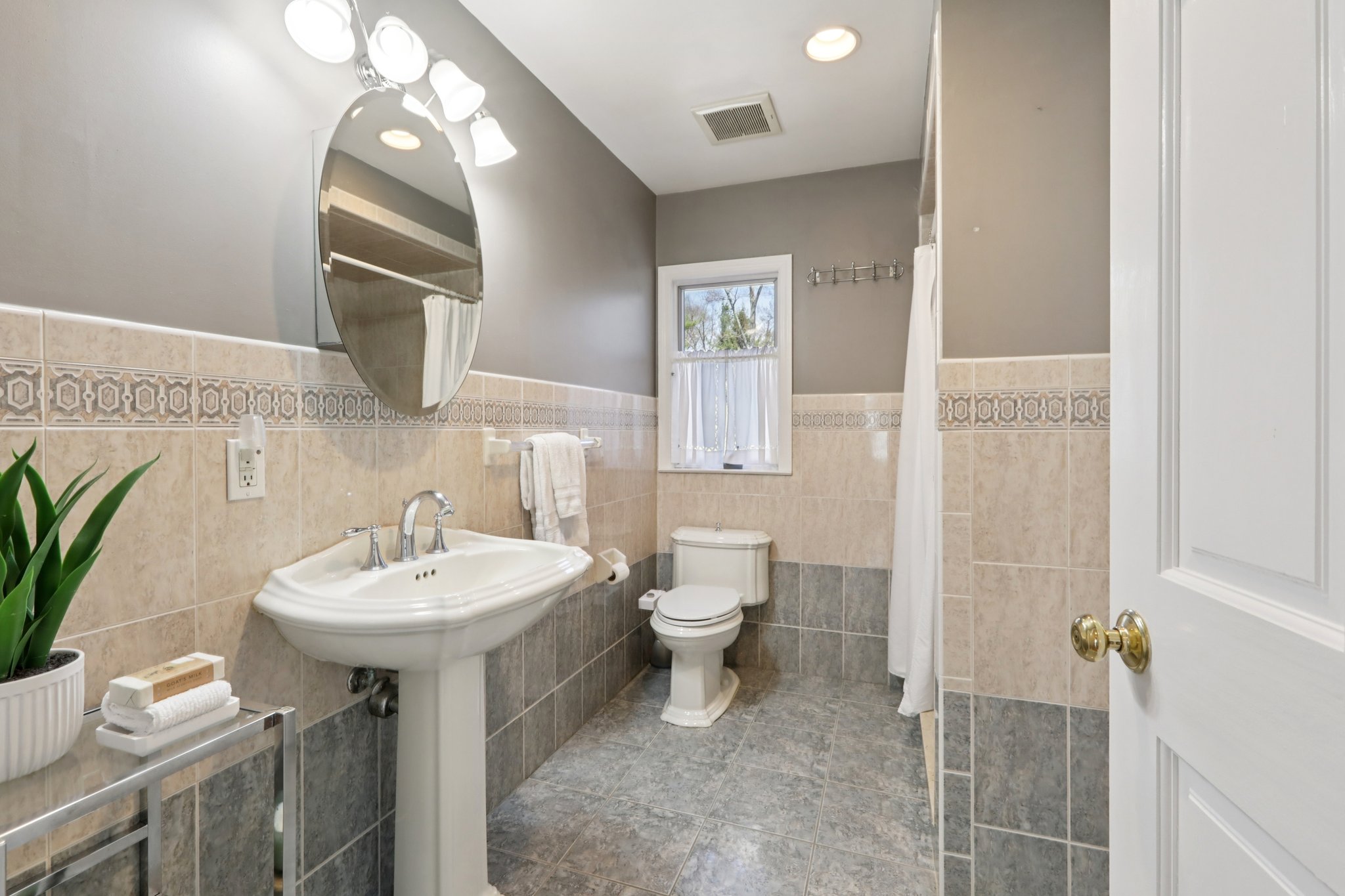 W Saddle River Rd-S0904-035.jpg