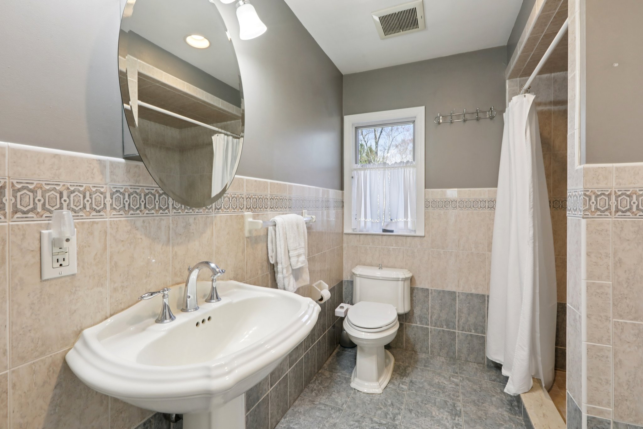 W Saddle River Rd-S0904-036.jpg