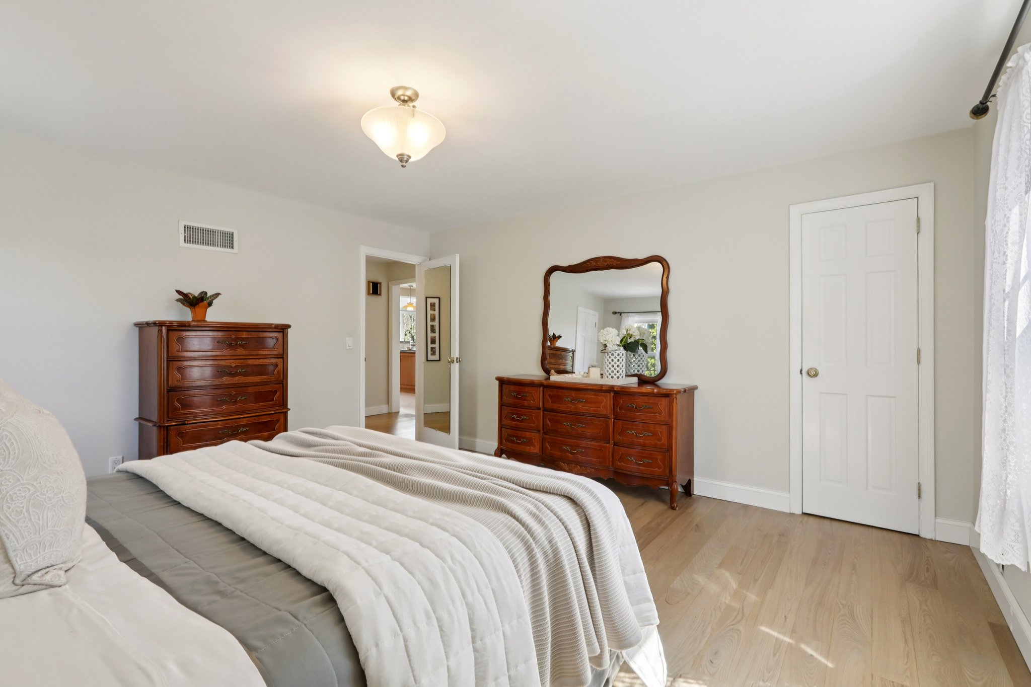 W Saddle River Rd-S0904-041.jpg