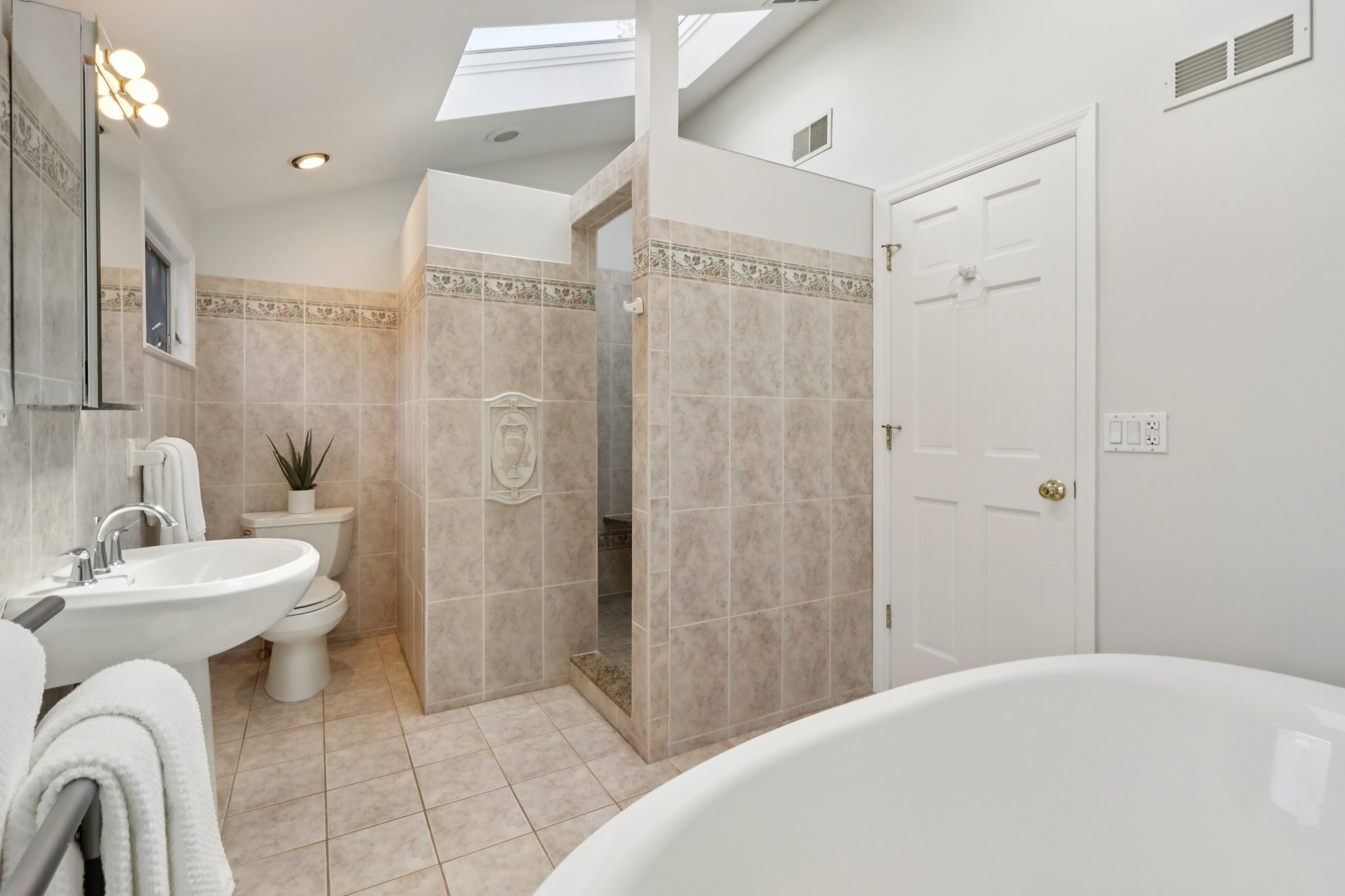 W Saddle River Rd-S0904-050.jpg