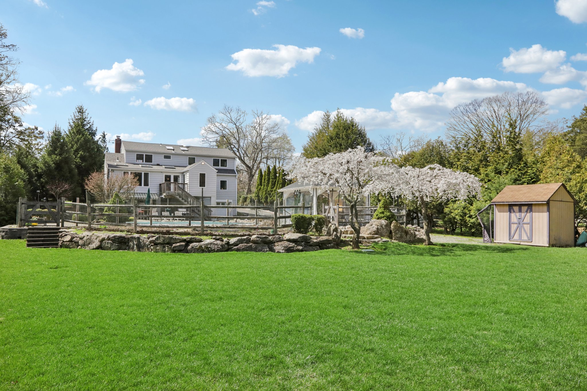 W Saddle River Rd-S0904-090.jpg