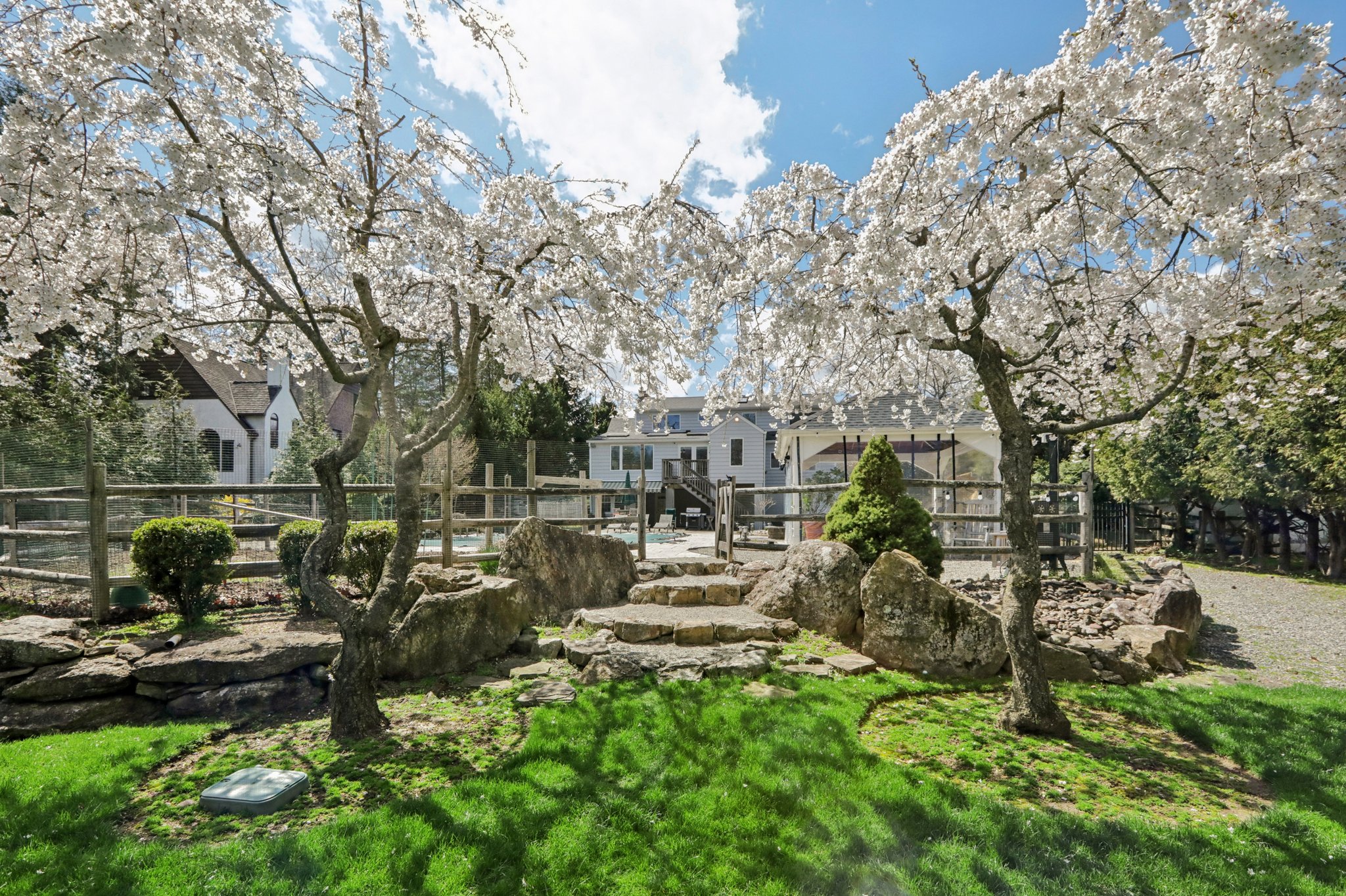 W Saddle River Rd-S0904-092.jpg