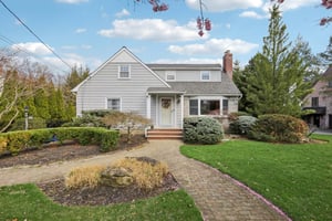 W Saddle River Rd-S0904-001.jpg