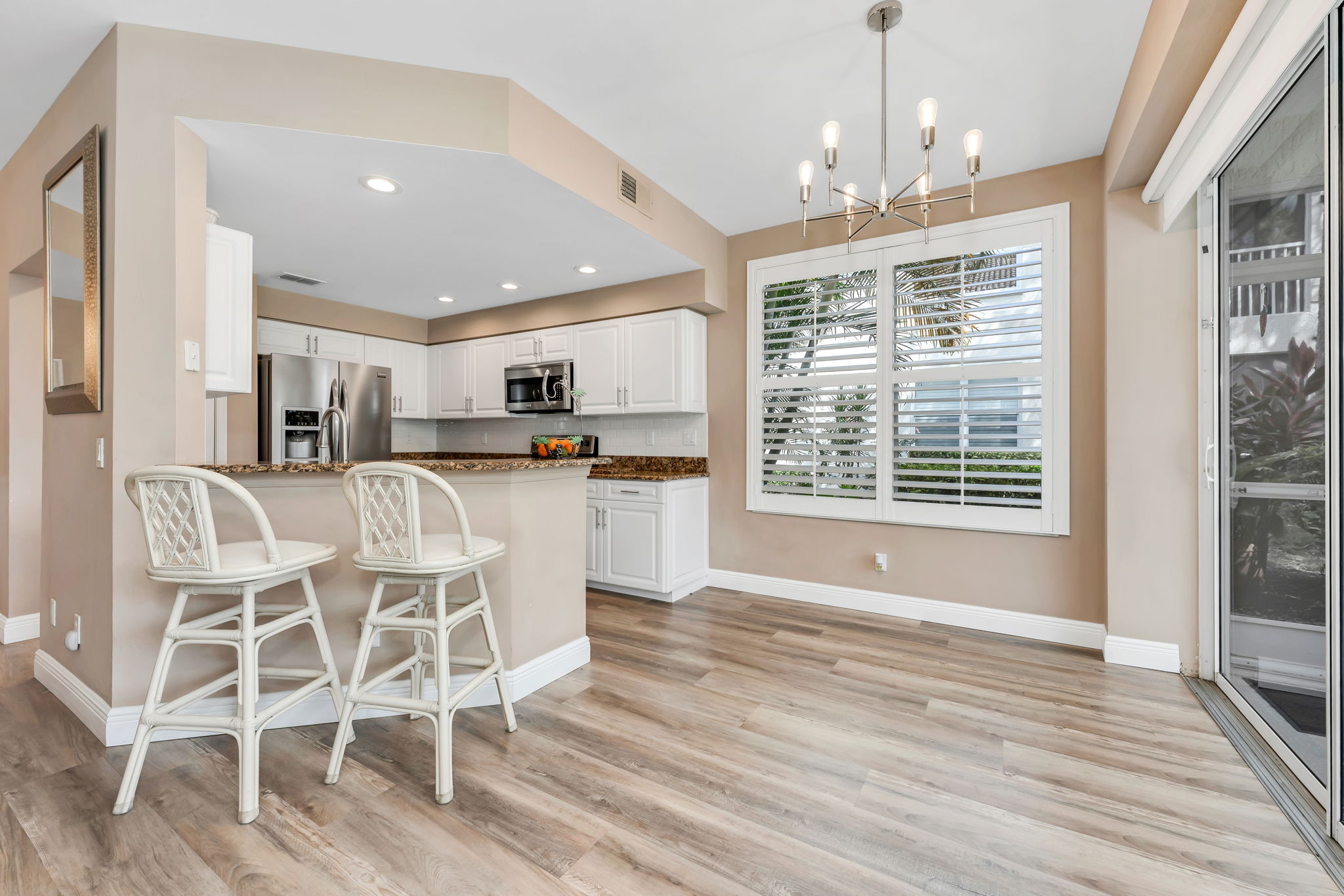 Breakfast Bar - Kitchen