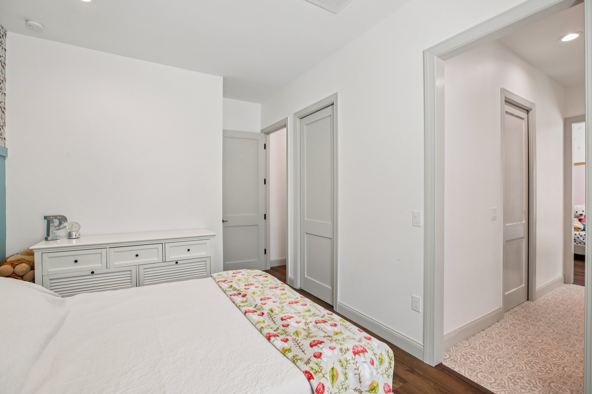 N Fairport Ave-S1710-039.jpg