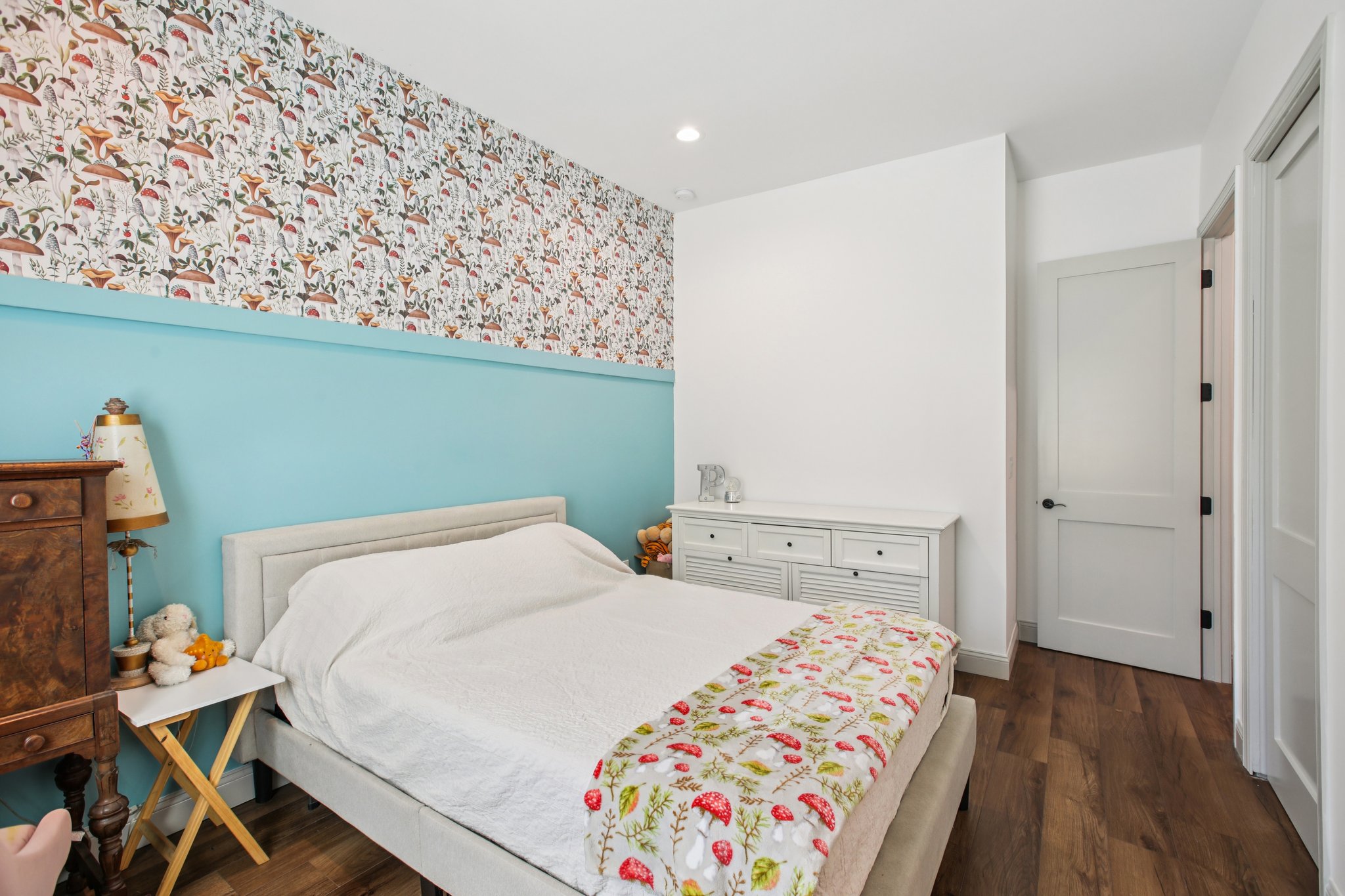 N Fairport Ave-S1710-040.jpg