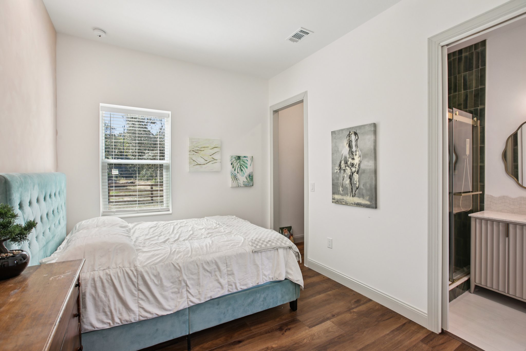 N Fairport Ave-S1710-042.jpg