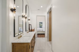 N Fairport Ave-S1710-032.jpg