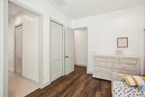 N Fairport Ave-S1710-033.jpg