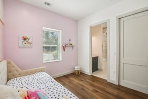 N Fairport Ave-S1710-034.jpg