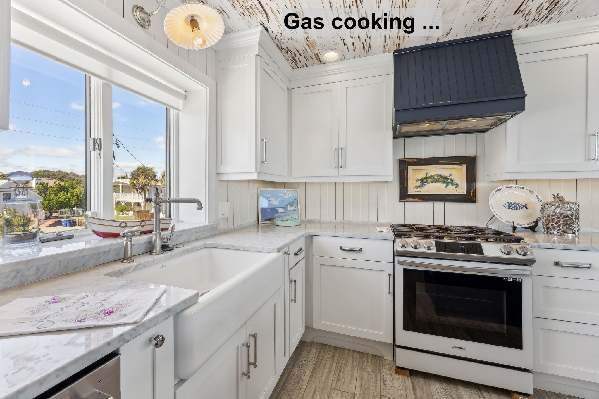 And for the cook, gas cooking, a farmhouse sink, and timeless finishes make the kitchen as practical as it is charming.