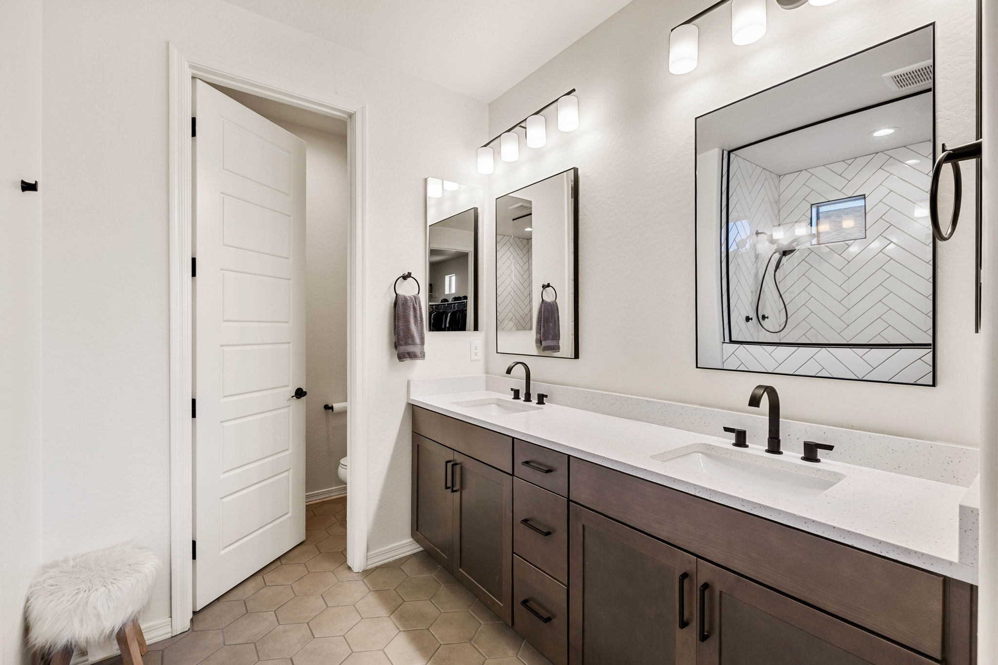 Primary Bathroom (2)