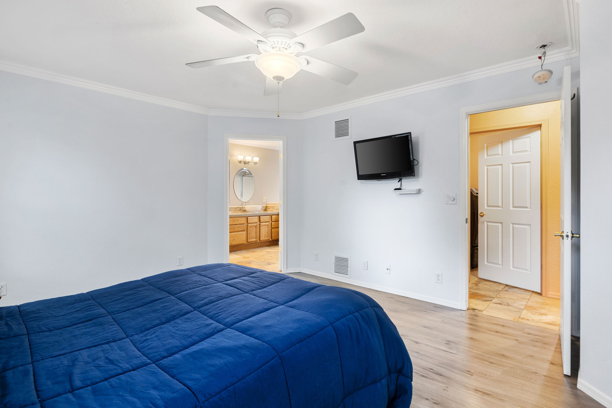 Primary Bedroom (2)