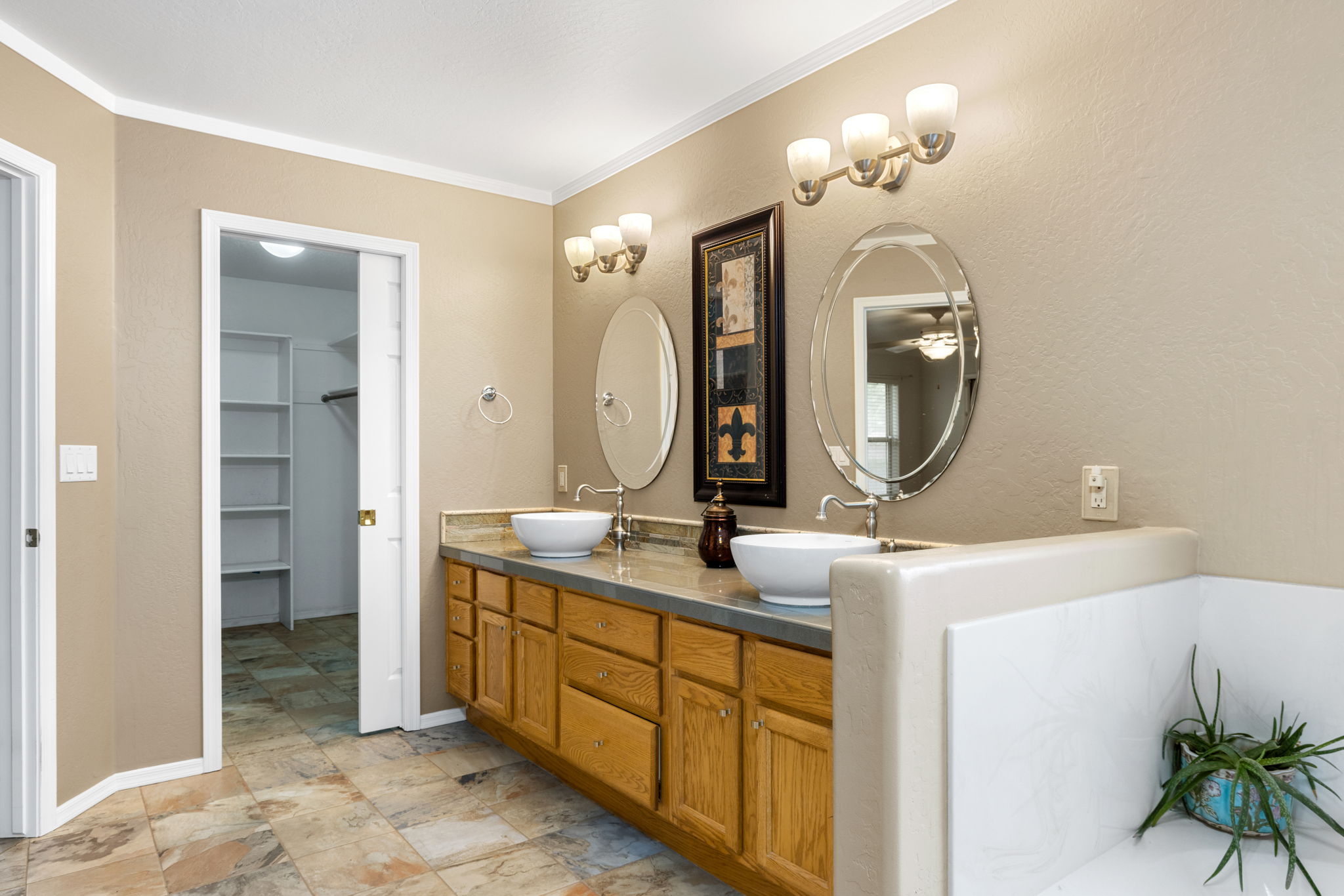 Primary Bathroom (3)