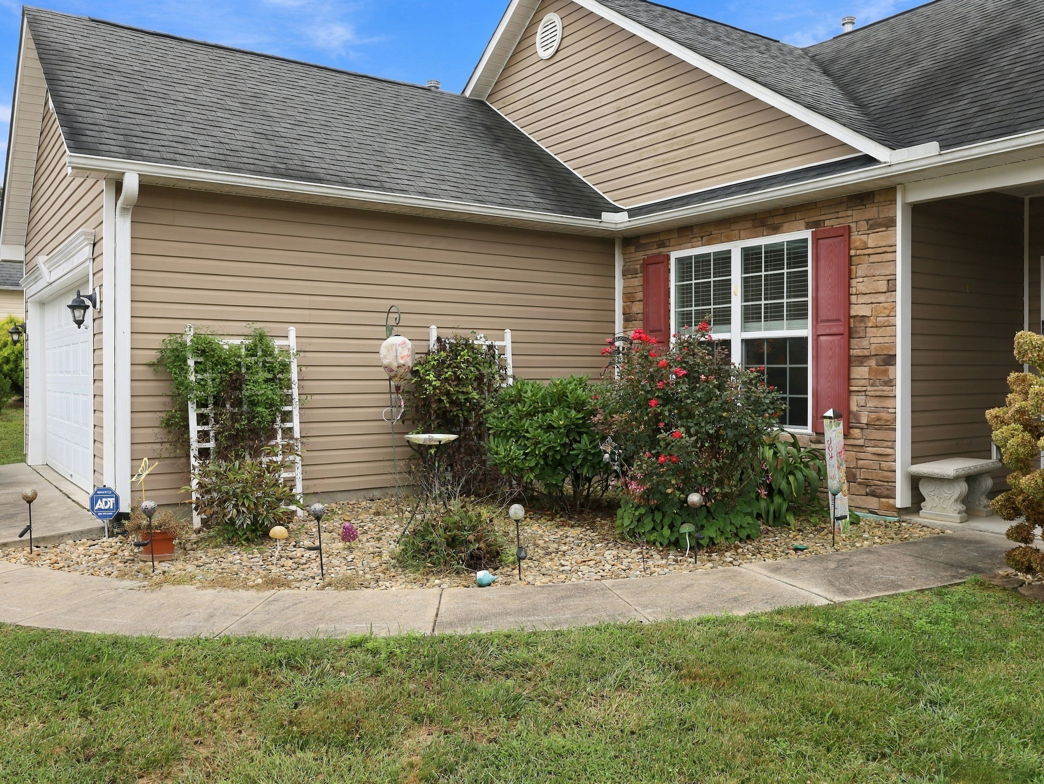 Photo 44