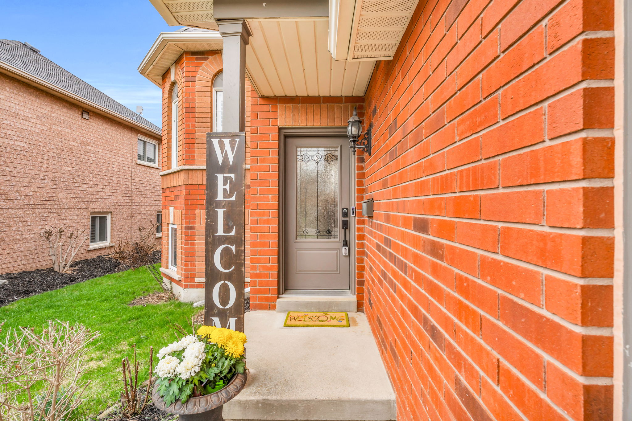 Front Porch/Entrance