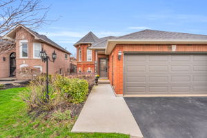 Front Porch/Entrance