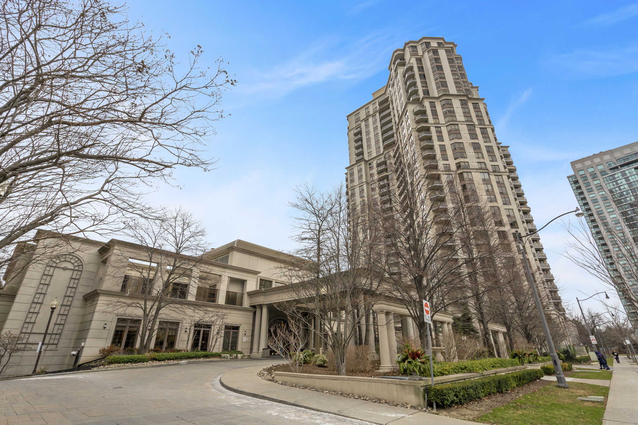 78 Harrison Garden Blvd Unit 2407 Toronto, ON M2N 7E3