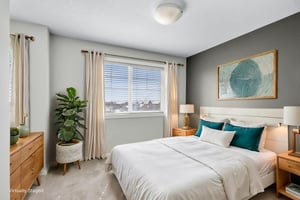 DSC04056 virtually staged.jpeg