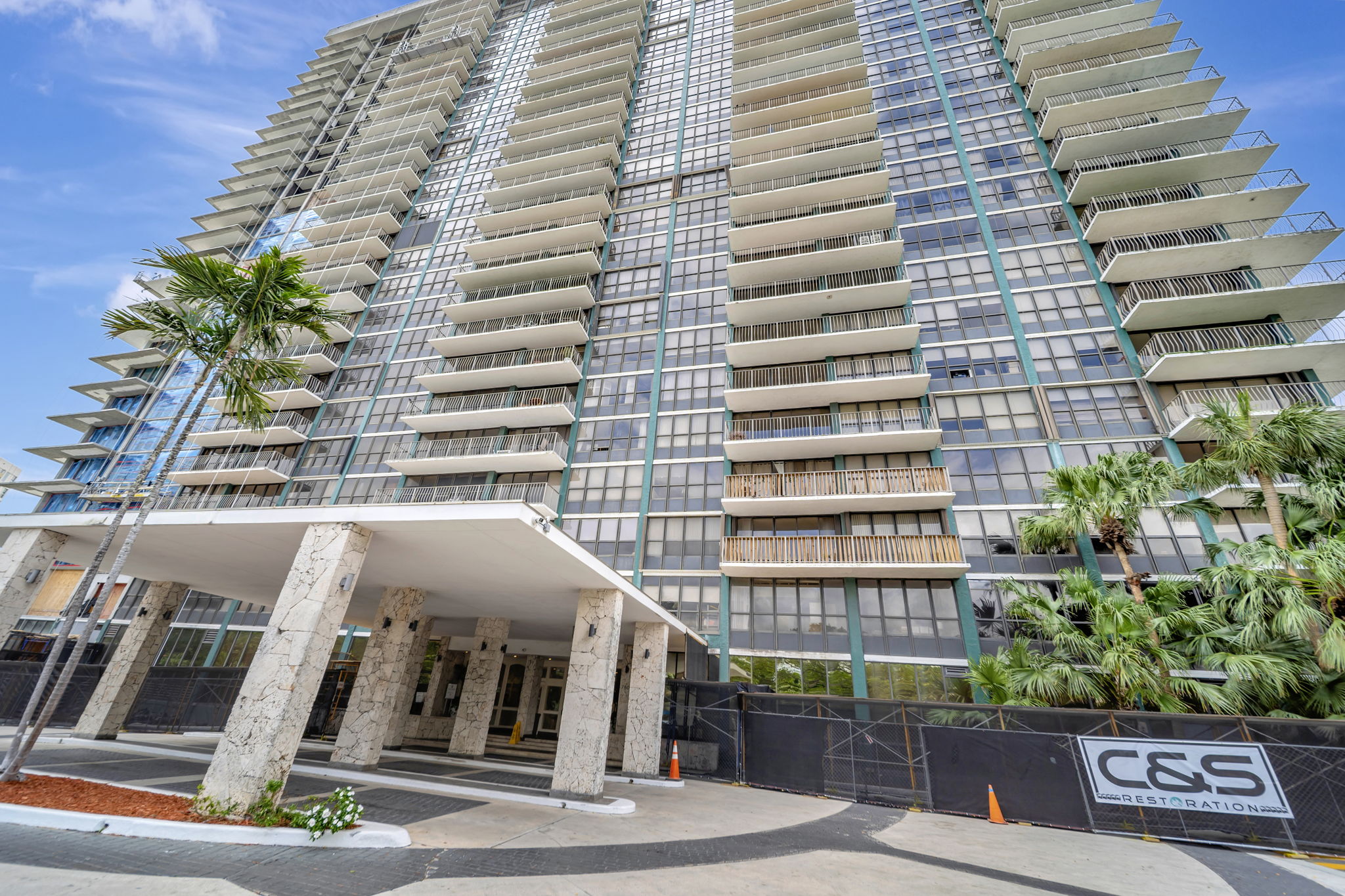 2015 NE 17th Ct, Fort Lauderdale, FL 33305, US Photo 2