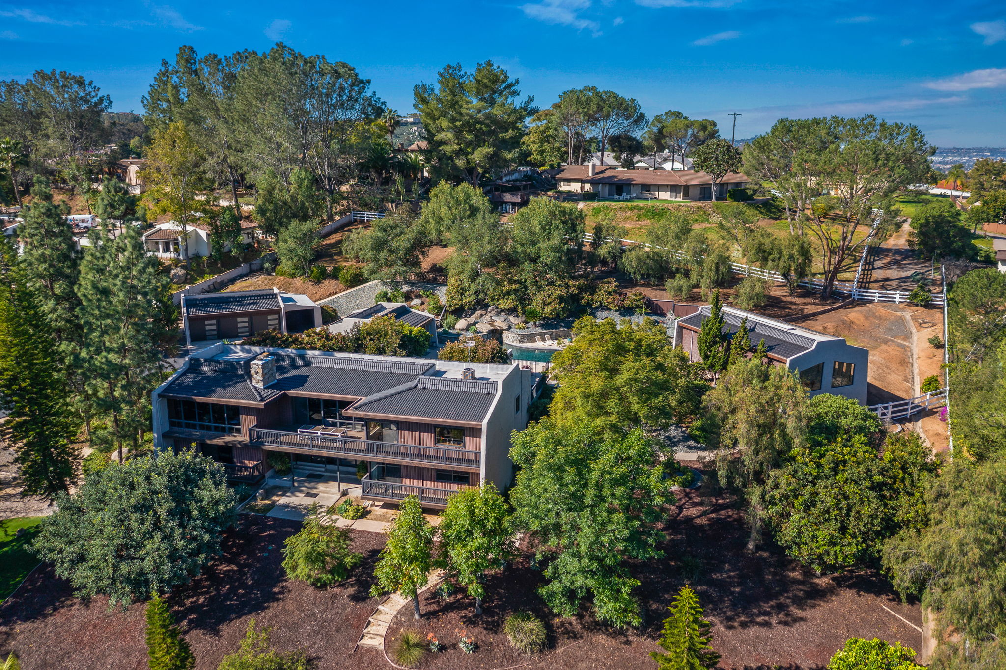 780 Singing Vista Dr-400