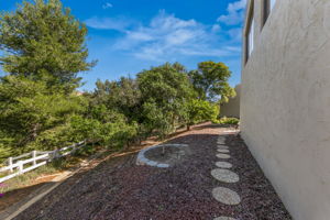 780 Singing Vista Dr-90