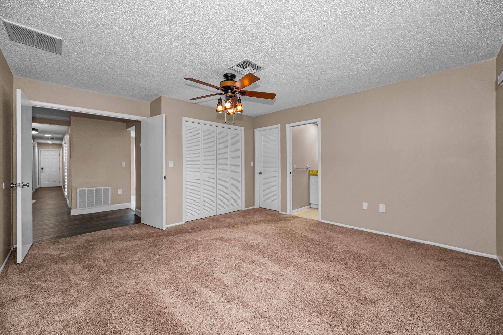 Primary Bedroom1b