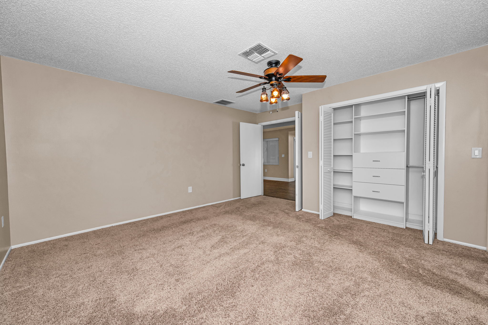 Primary Bedroom1c