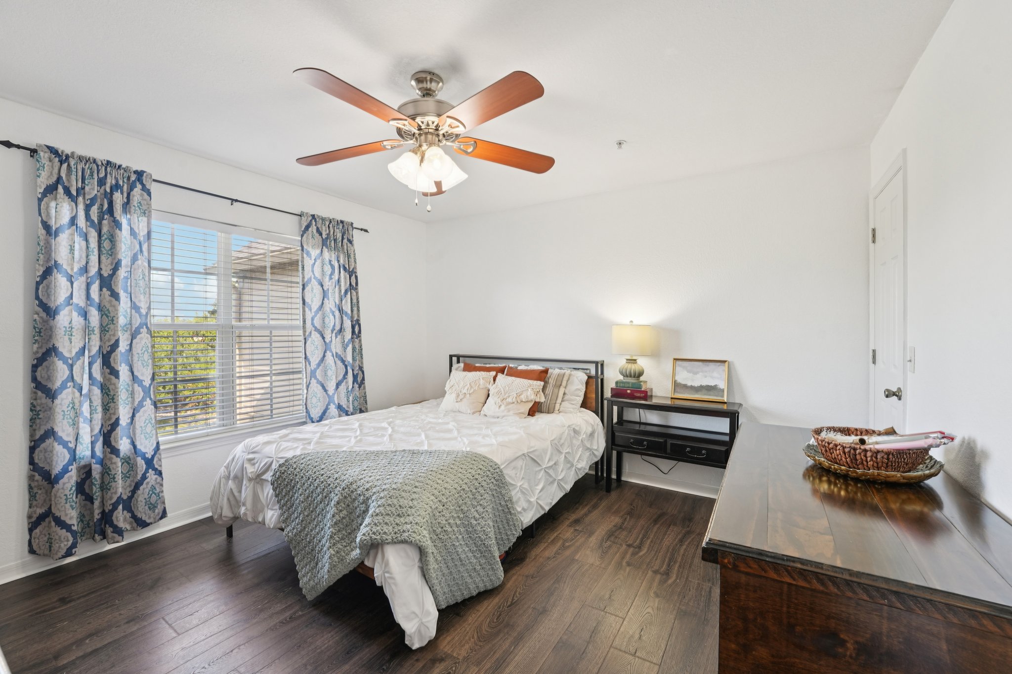 Point Meadows Dr 1434-S2409-020.jpg