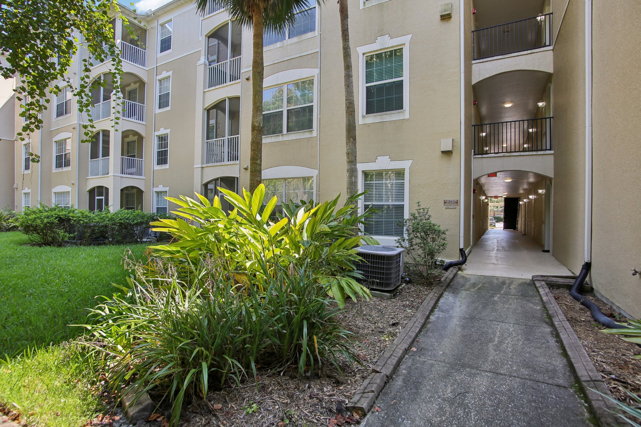 Point Meadows Dr 1310-002.jpg