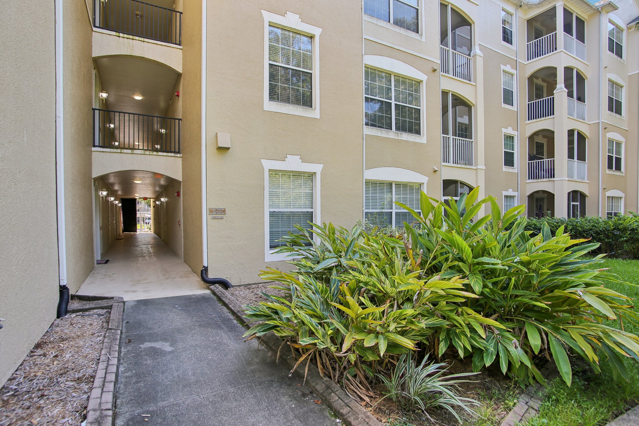 Point Meadows Dr 1310-003.jpg