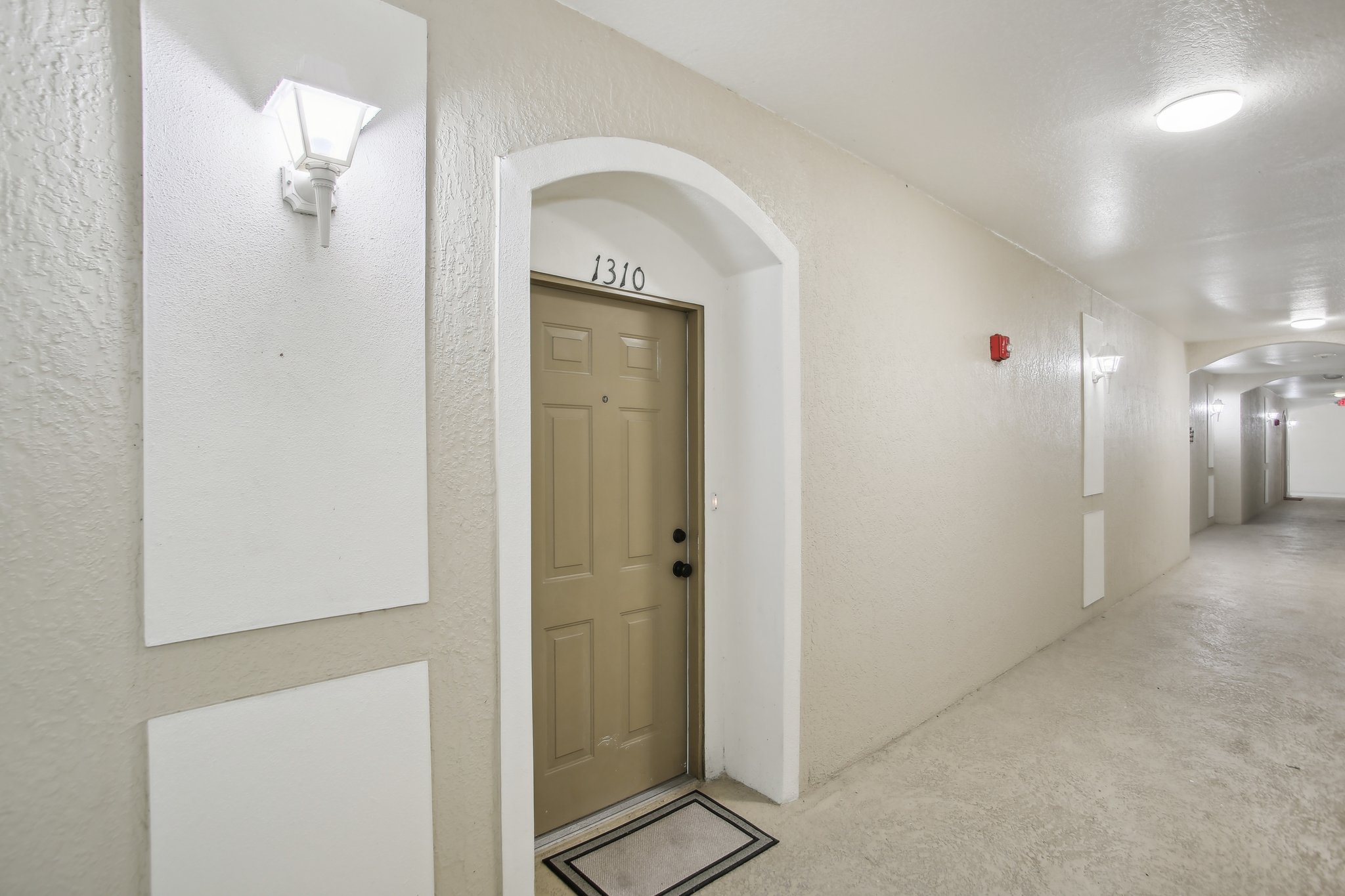 Point Meadows Dr 1310-011.jpg