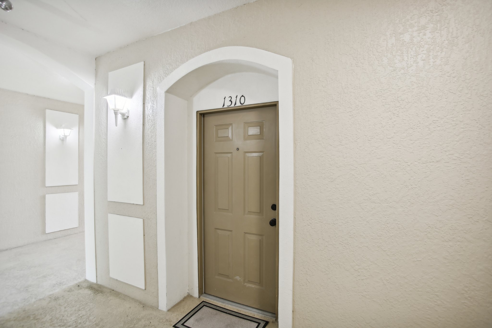 Point Meadows Dr 1310-012.jpg