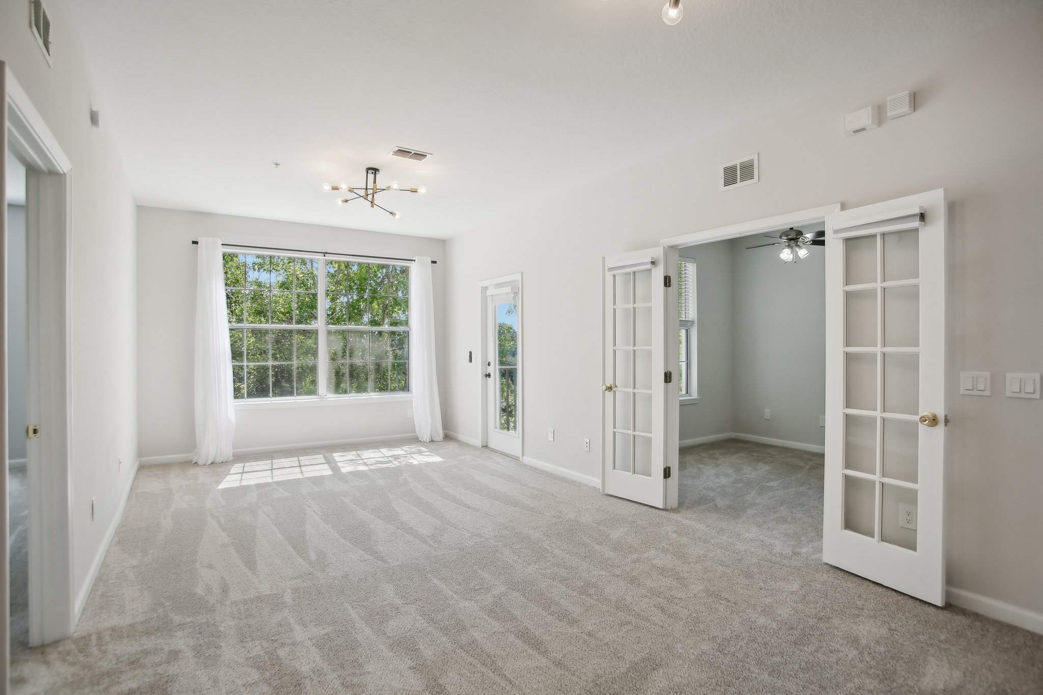 Point Meadows Dr 1310-013.jpg