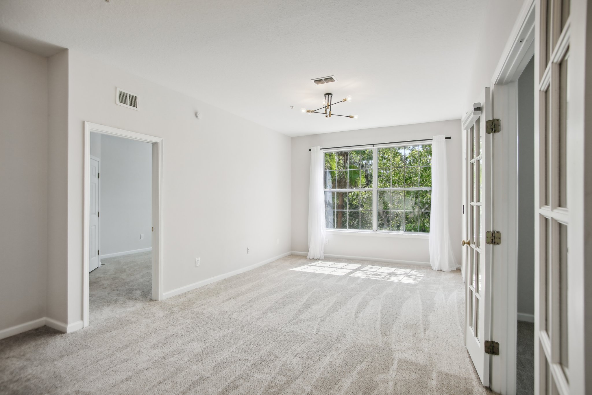 Point Meadows Dr 1310-014.jpg