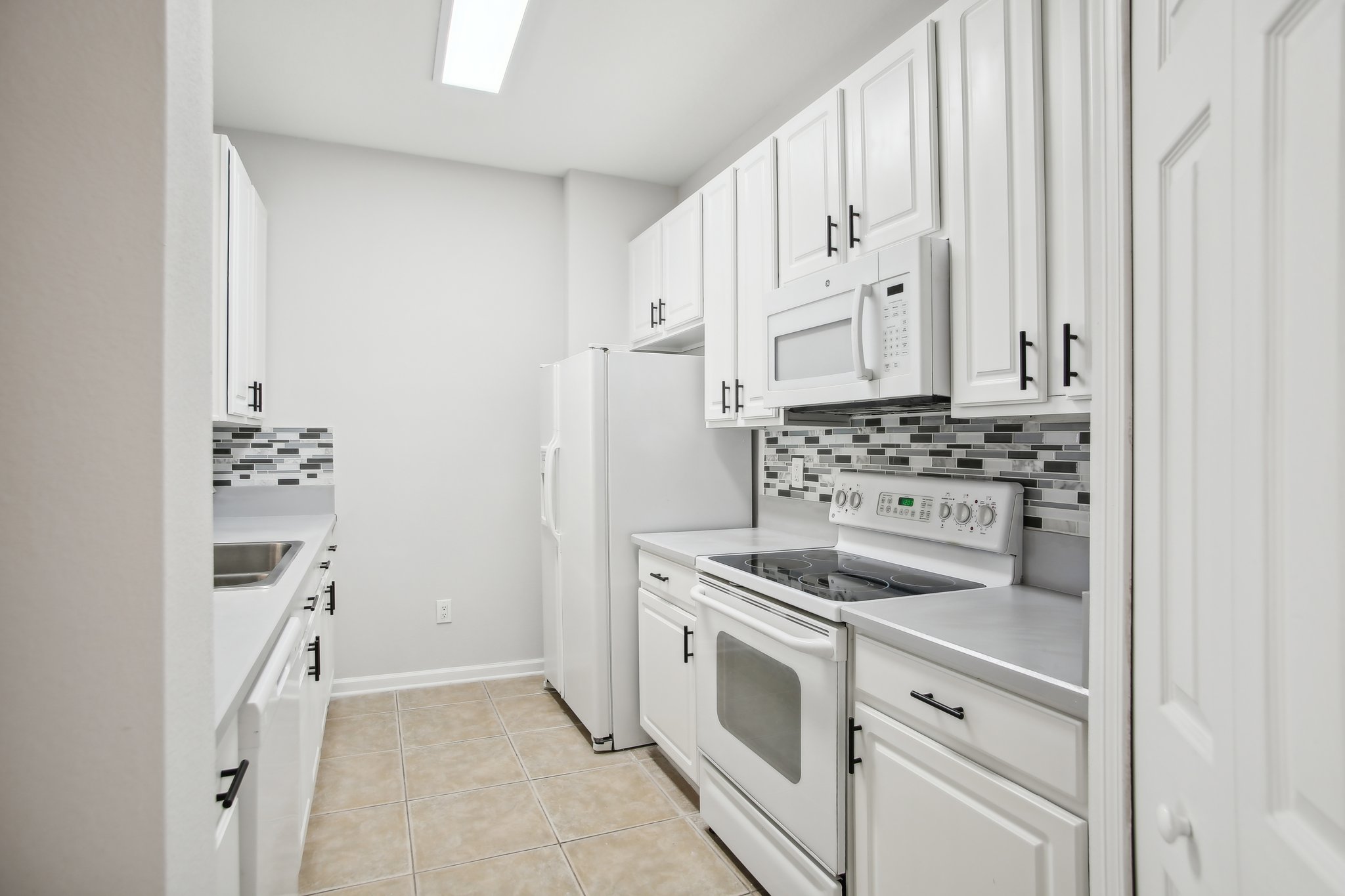 Point Meadows Dr 1310-016.jpg