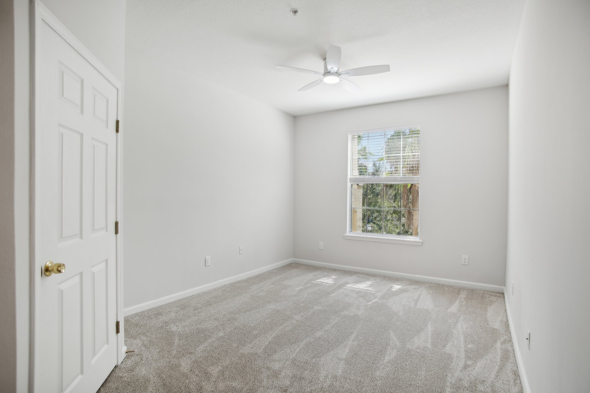 Point Meadows Dr 1310-020.jpg