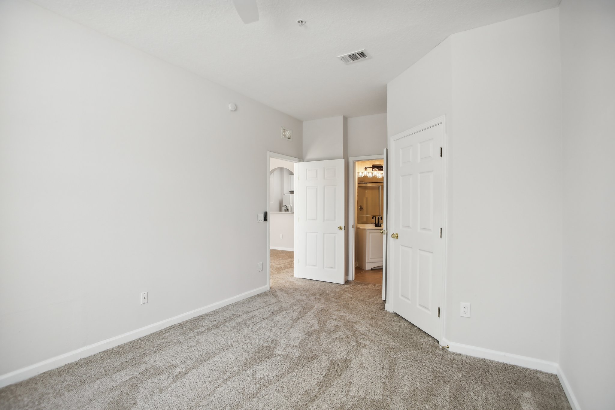 Point Meadows Dr 1310-021.jpg