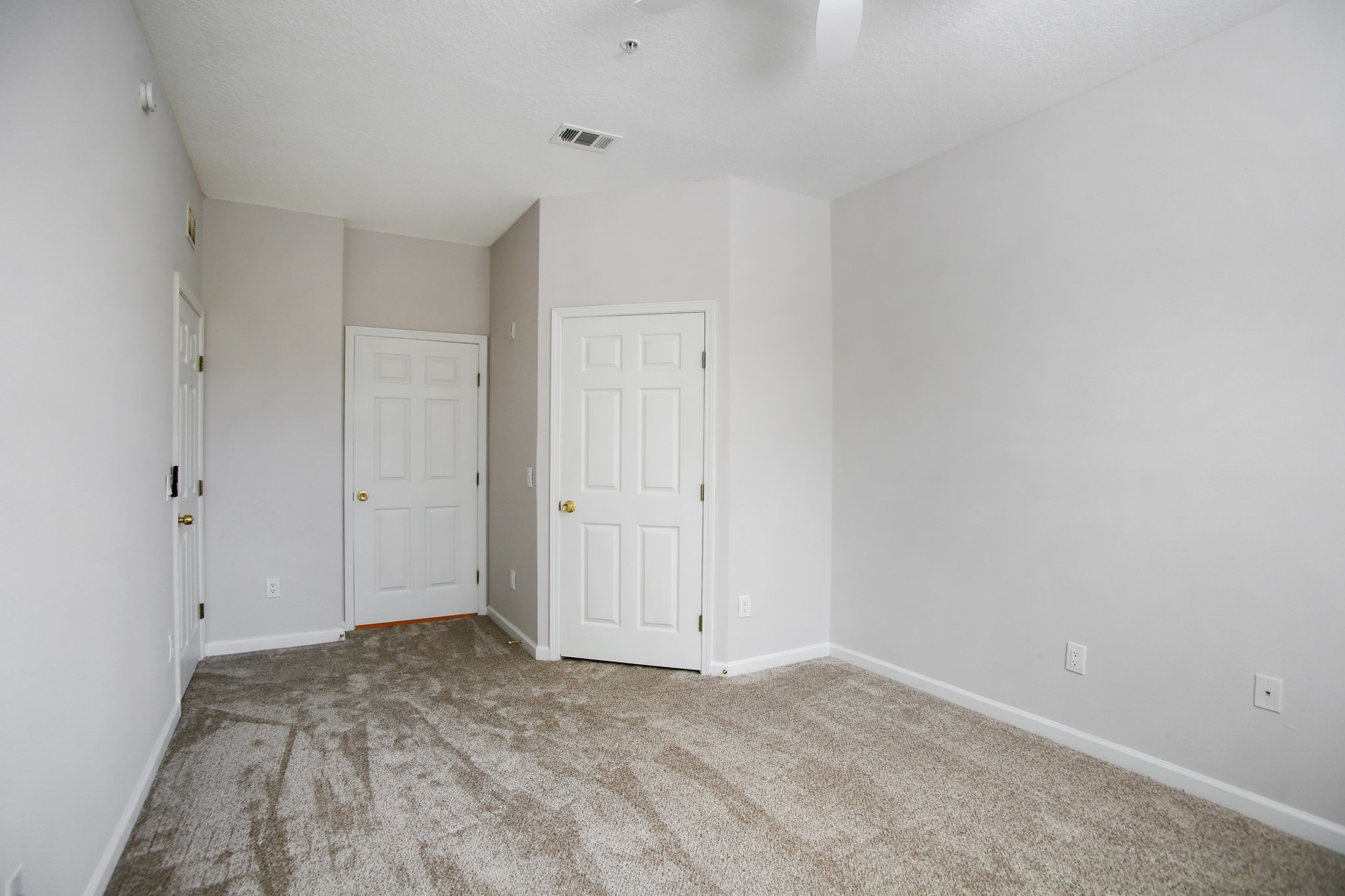 Point Meadows Dr 1310-023.jpg