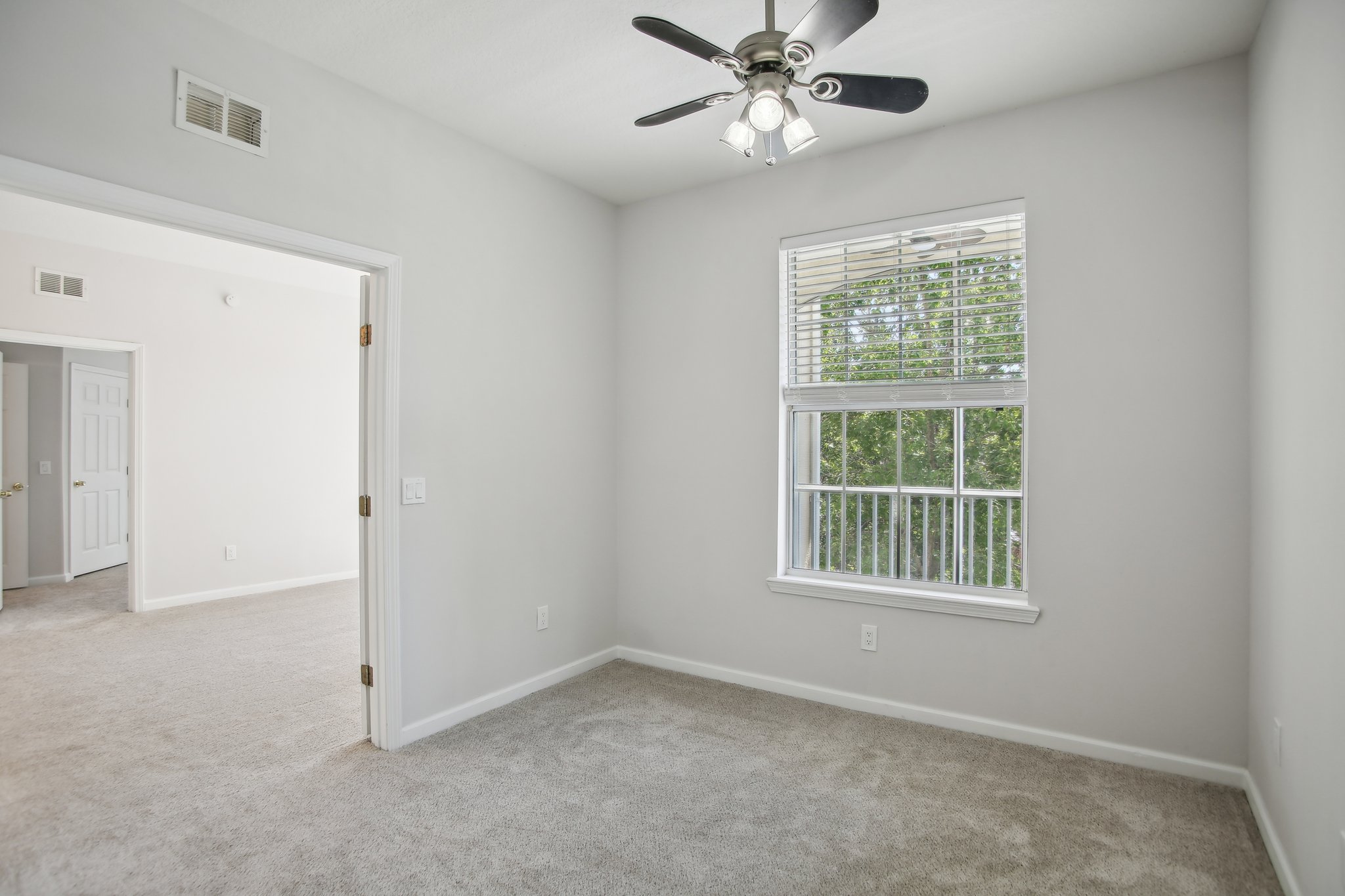 Point Meadows Dr 1310-026.jpg