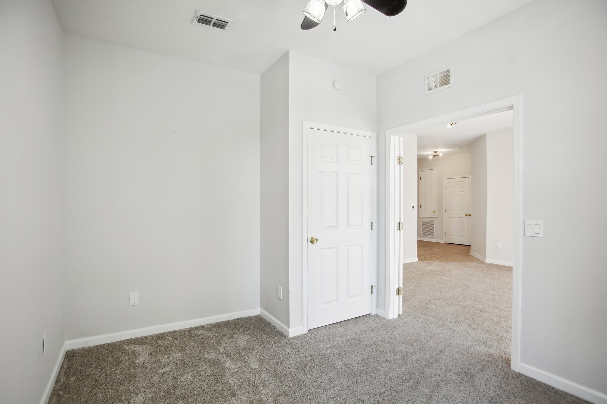 Point Meadows Dr 1310-027.jpg