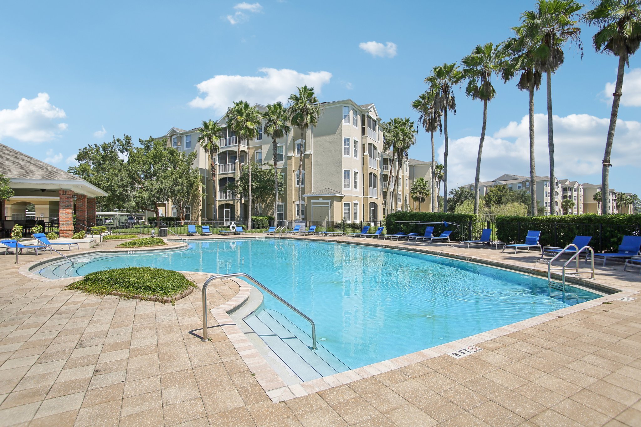 Point Meadows Dr 1310-037.jpg