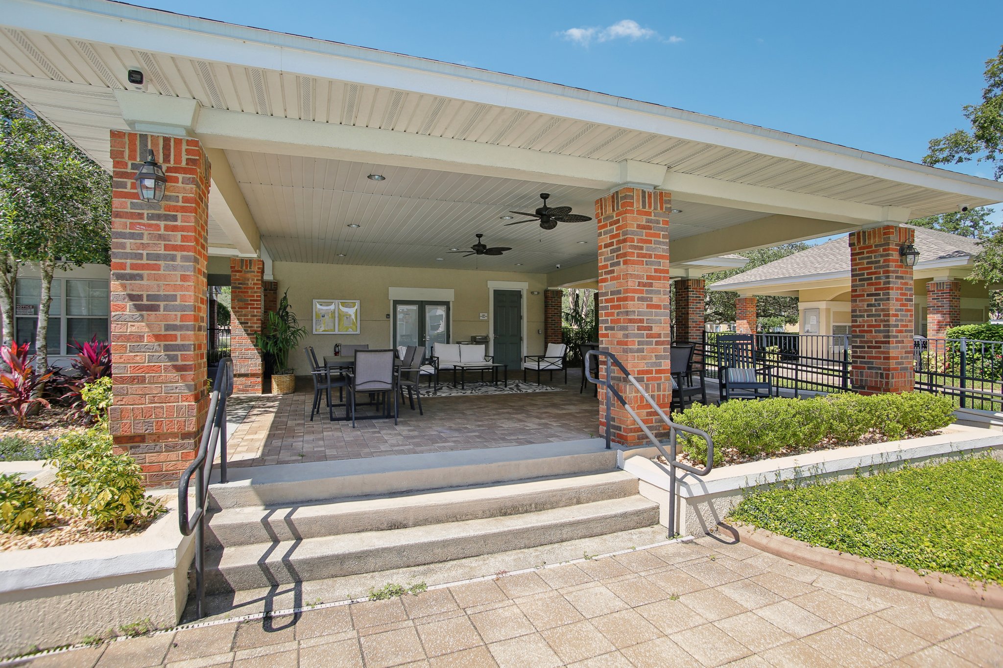 Point Meadows Dr 1310-038.jpg