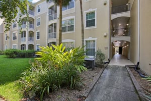 Point Meadows Dr 1310-002.jpg