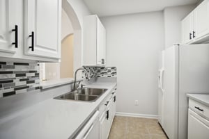 Point Meadows Dr 1310-017.jpg