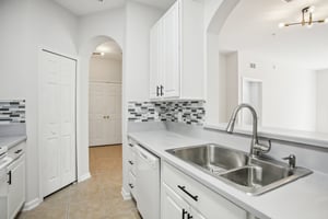 Point Meadows Dr 1310-018.jpg