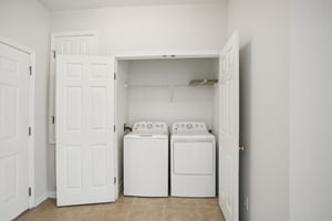 Point Meadows Dr 1310-019.jpg