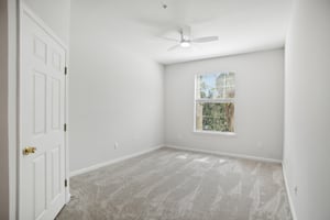 Point Meadows Dr 1310-020.jpg