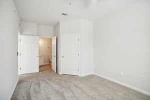 Point Meadows Dr 1310-022.jpg