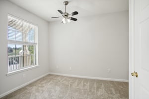 Point Meadows Dr 1310-025.jpg